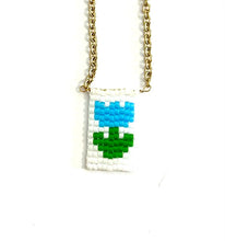 Carica l'immagine nel visualizzatore di Gallery, Collana con Fiore a Telaio Girocollo - Flowers Necklace