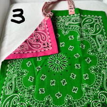 Carica l'immagine nel visualizzatore di Gallery, Bandana bag