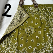 Carica l'immagine nel visualizzatore di Gallery, Bandana bag