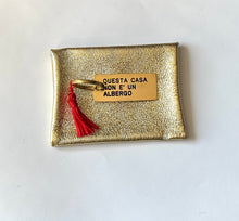 Carica l'immagine nel visualizzatore di Gallery, Portachiavi con frase incisa