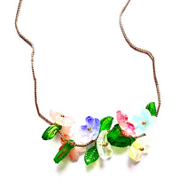 Carica l'immagine nel visualizzatore di Gallery, Collana con catenina girocollo e fiorellini - Love’s flower