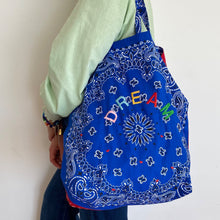 Carica l'immagine nel visualizzatore di Gallery, Borsa Bandana Ricamata - Bandana Bag