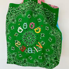 Carica l'immagine nel visualizzatore di Gallery, Borsa Bandana Ricamata - Bandana Bag