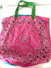 Carica l'immagine nel visualizzatore di Gallery, Bandana bag