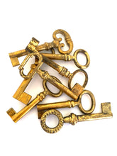 Carica l'immagine nel visualizzatore di Gallery, Collana con catena e ciondolo chiave - Le infinite possibilità