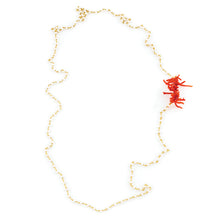 Carica l&#39;immagine nel visualizzatore di Gallery, Collana lunga Un po di corallo in perline di Viola Pisenti
